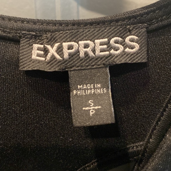 Express crop top size small - Picture 5 of 5